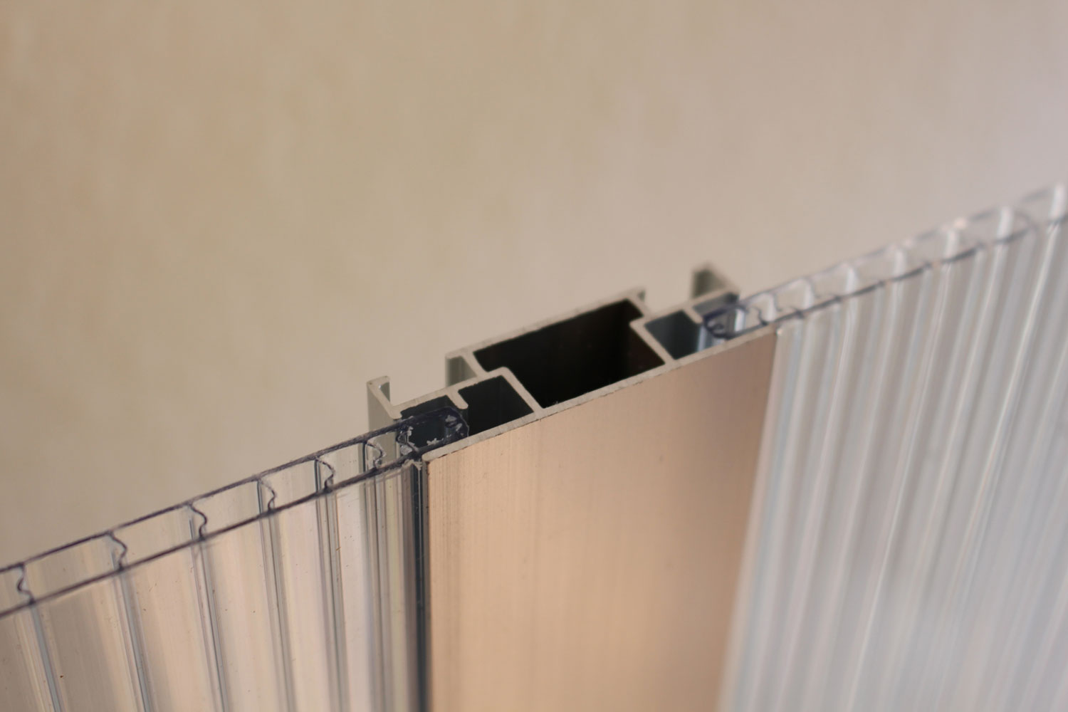 Gewächshaus Eos im Sonderangebot 3100, Farbe: Smaragd pulverbeschichtet, verglast mit: Hohlkammerplatten (HKP)