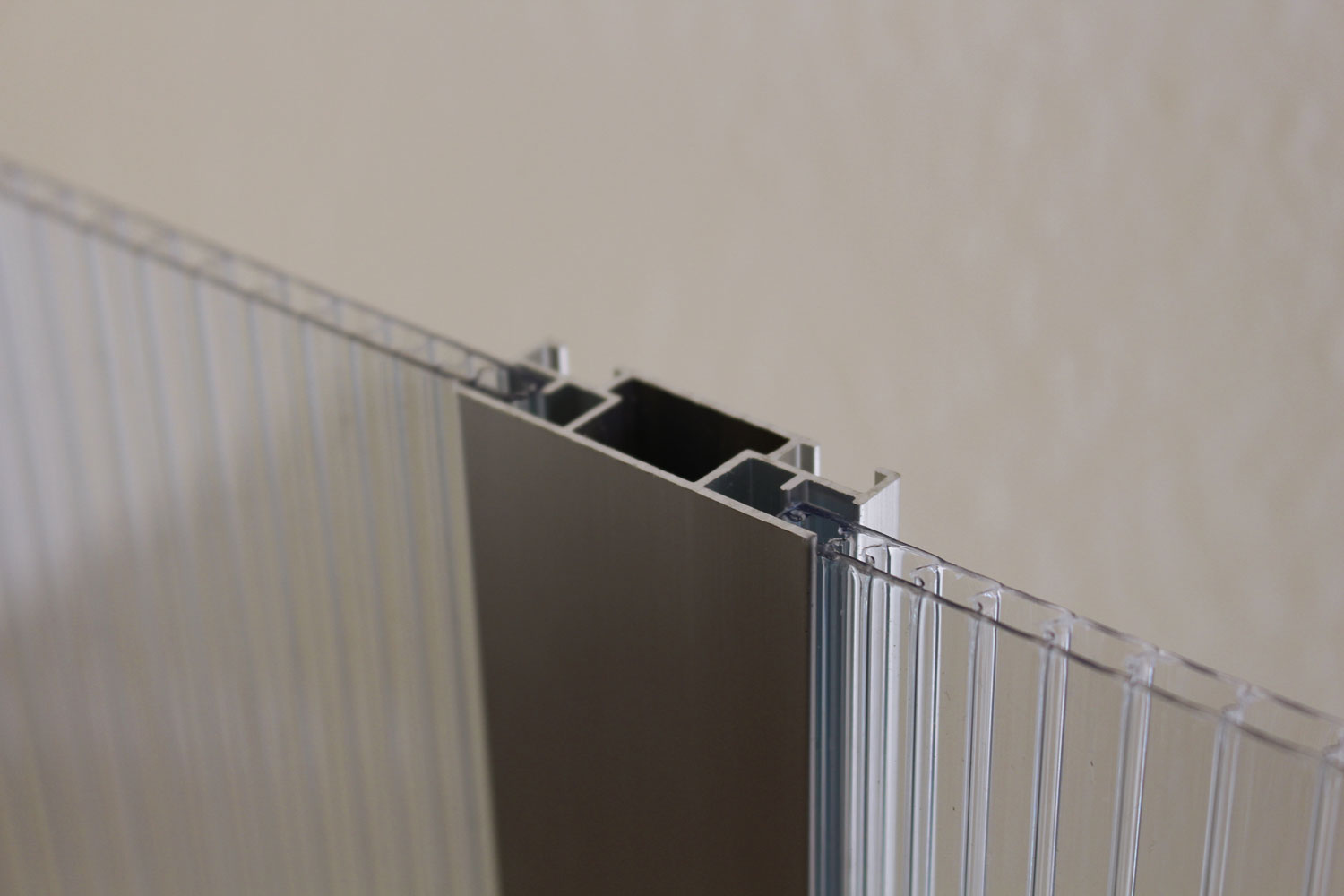 Detailaufnahme: Gewächshaus Tirton Modellgrößen 2500-7500 Abgeflachte Designprofile