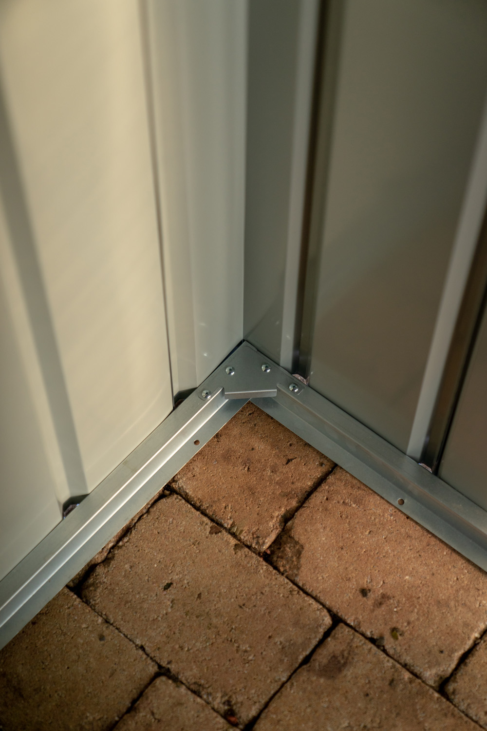 Wandzierde Lean-To Wand-Zierde LeanTo mit Pultdach, Farbe: Silber Metallic