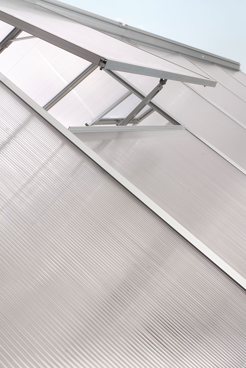 Gewächshaus Eos im Sonderangebot 4600 mit Satteldach, Farbe: Aluminium eloxiert, verglast mit: Hohlkammerplatten (HKP)